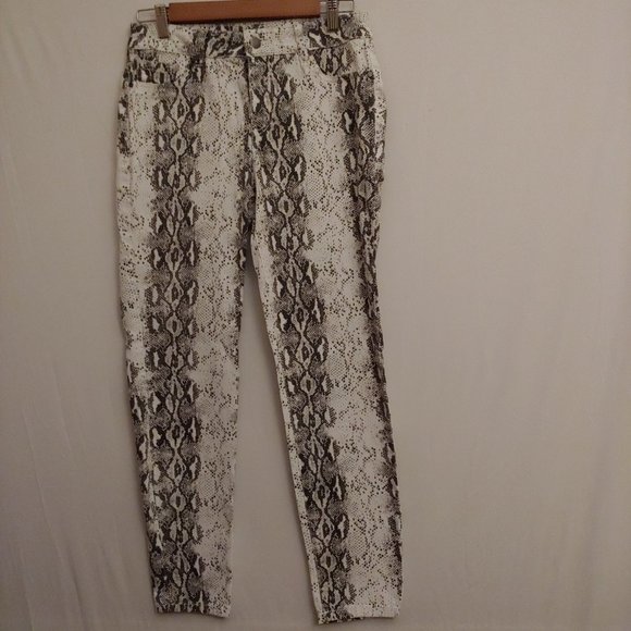 d. jeans Pants - d. Jeans black and white snake print jeans size 6